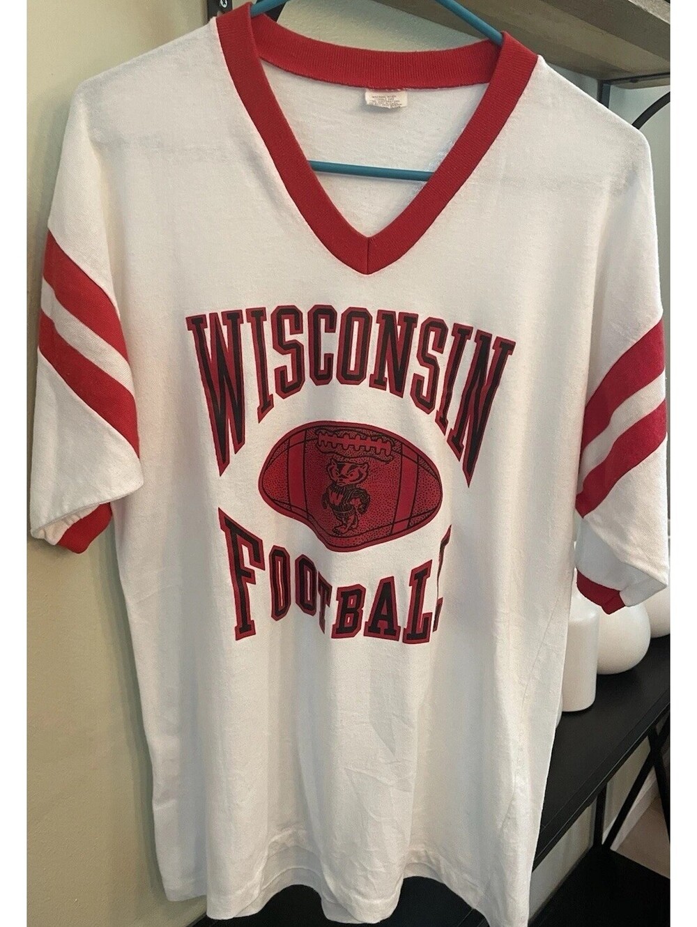 Vintage Wisconsin Badgers Football V Neck Ringer T-Shirt Size XL
